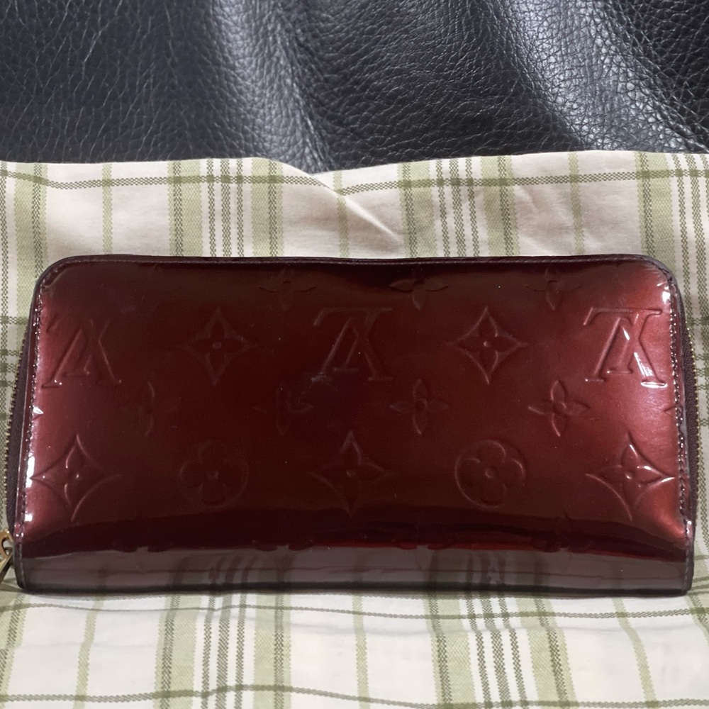 LV zippy wallet
